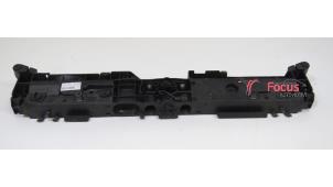 Used Lock plate Renault Captur (2R) 0.9 Energy TCE 12V Price € 50,00 Margin scheme offered by Focus Automotive