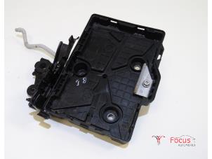 Usados Caja de batería Renault Captur (2R) 0.9 Energy TCE 12V Precio € 19,99 Norma de margen ofrecido por Focus Automotive