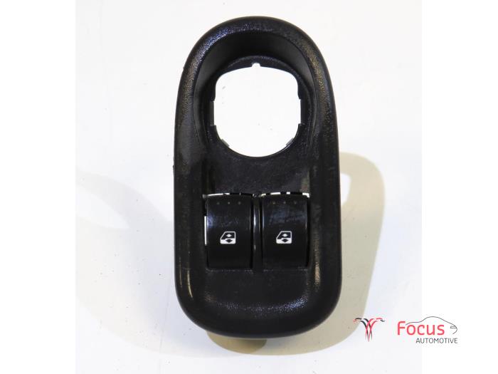 Usados Interruptor combinado de ventanillas Renault Master III (FV) 2.3 dCi 100 16V FWD Precio € 18,09 IVA incluido ofrecido por Focus Automotive