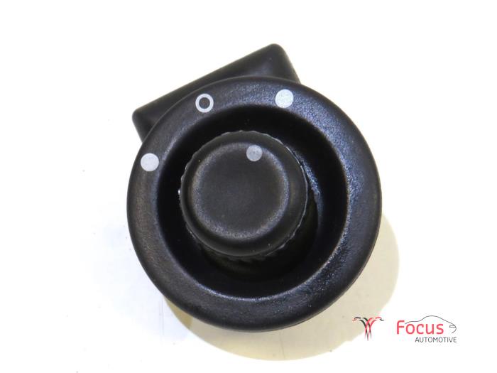 Usados Interruptor de retrovisor Renault Master III (FV) 2.3 dCi 100 16V FWD Precio € 12,04 IVA incluido ofrecido por Focus Automotive