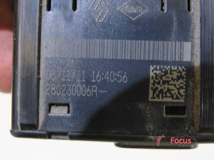 AUX / USB connection from a Renault Master IV (FV) 2.3 dCi 100 16V FWD 2012