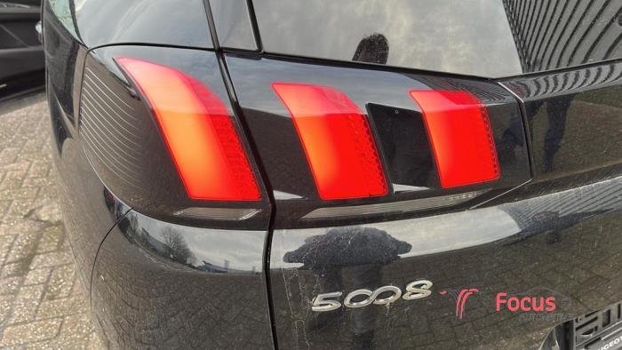 Taillight, left from a Peugeot 5008 II (M4/MC/MJ/MR) 1.6 16V PureTech 180 2020