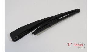 Used Rear wiper arm Peugeot 5008 II (M4/MC/MJ/MR) 1.6 16V PureTech 180 Price € 19,95 Margin scheme offered by Focus Automotive