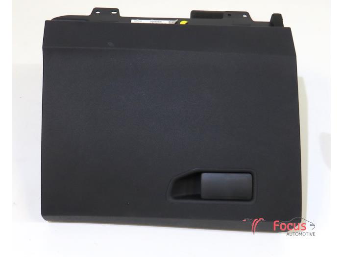 Begagnade Handskfack Peugeot 5008 II (M4/MC/MJ/MR) 1.6 16V PureTech 180 Pris € 59,95 Marginaltabell erbjuds av Focus Automotive
