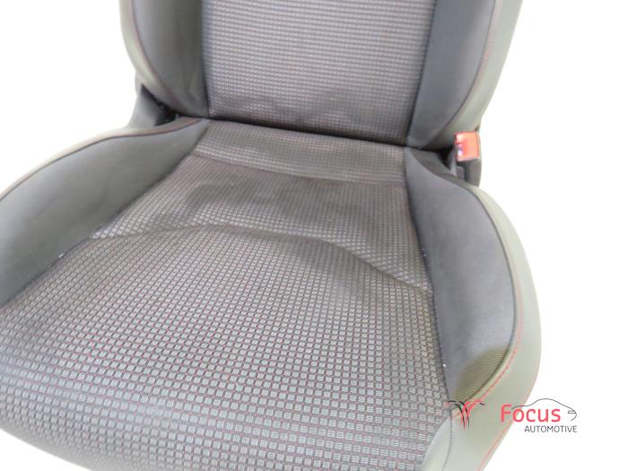 Asiento derecha de un Seat Leon ST (5FF) 1.5 TSI 16V 2019