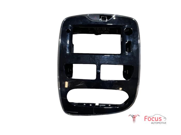 Dashboard part from a Renault Clio IV (5R) 1.5 Energy dCi 90 FAP 2013