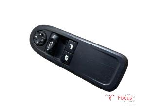 Usados Interruptor combinado de ventanillas Citroen C3 (SC) 1.6 HDi 92 Precio € 17,50 Norma de margen ofrecido por Focus Automotive