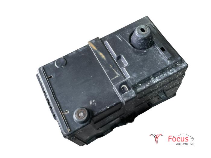 Batterieträger van een Ford Focus 3 1.0 Ti-VCT EcoBoost 12V 125 2015
