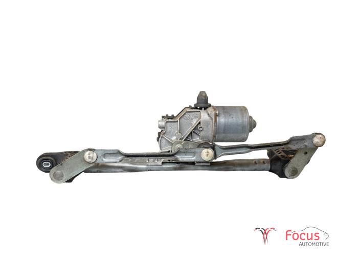 Mecanismo y motor de limpiaparabrisas de un Fiat 500 (312) 0.9 TwinAir 65 2013
