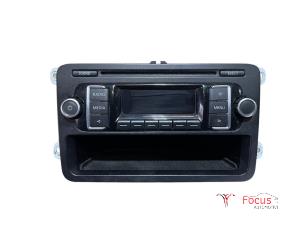 Usados Reproductor de CD y radio Volkswagen Polo V (6R) 1.2 TDI 12V BlueMotion Precio € 19,99 Norma de margen ofrecido por Focus Automotive