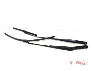 Used Front wiper arm Seat Leon ST (5FF) 1.5 TSI 16V Price € 25,00 Margin scheme offered by Focus Automotive