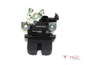 Używane Mechanizm zamka tylnej klapy Seat Leon ST (5FF) 1.5 TSI 16V Cena € 28,95 Procedura marży oferowane przez Focus Automotive