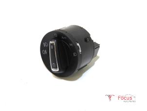 Używane Przelacznik swiatel Seat Leon ST (5FF) 1.5 TSI 16V Cena € 10,00 Procedura marży oferowane przez Focus Automotive