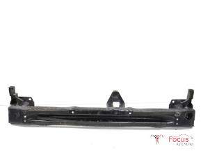 Used Front bumper frame Renault Clio IV (5R) 1.2 16V Price € 50,00 Margin scheme offered by Focus Automotive