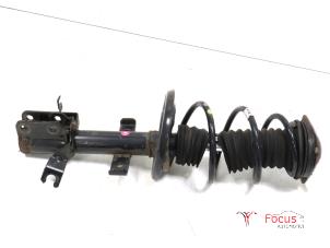 Used Front shock absorber rod, right Renault Clio IV (5R) 1.2 16V Price € 29,99 Margin scheme offered by Focus Automotive