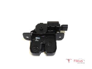 Used Tailgate lock mechanism Renault Clio IV (5R) 1.2 16V Price on request offered by Focus Automotive