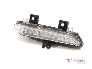 Used Daytime running light, right Renault Clio IV (5R) 1.2 16V Price € 10,00 Margin scheme offered by Focus Automotive