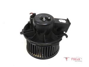 Usados Motor de ventilador de calefactor Peugeot 206+ (2L/M) 1.1 XR,XS Precio € 14,95 Norma de margen ofrecido por Focus Automotive