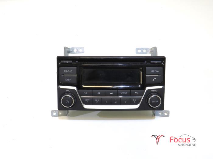 Używane Radioodtwarzacz CD Nissan Juke (F15) 1.6 16V Cena € 249,95 Procedura marży oferowane przez Focus Automotive