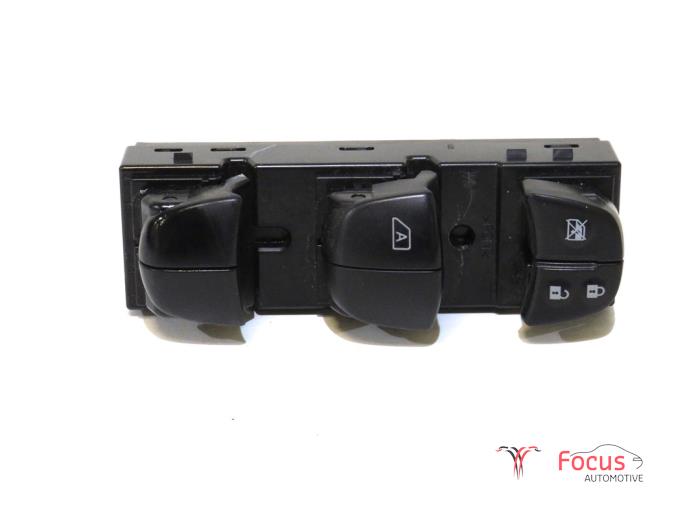 Usados Interruptor combinado de ventanillas Nissan Juke (F15) 1.6 16V Precio € 44,95 Norma de margen ofrecido por Focus Automotive