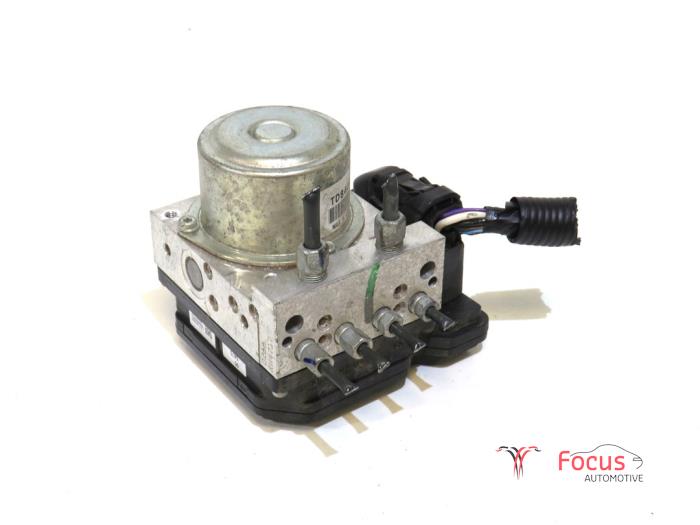 Begagnade ABS-pump Nissan Juke (F15) 1.6 16V Pris € 324,95 Marginaltabell erbjuds av Focus Automotive