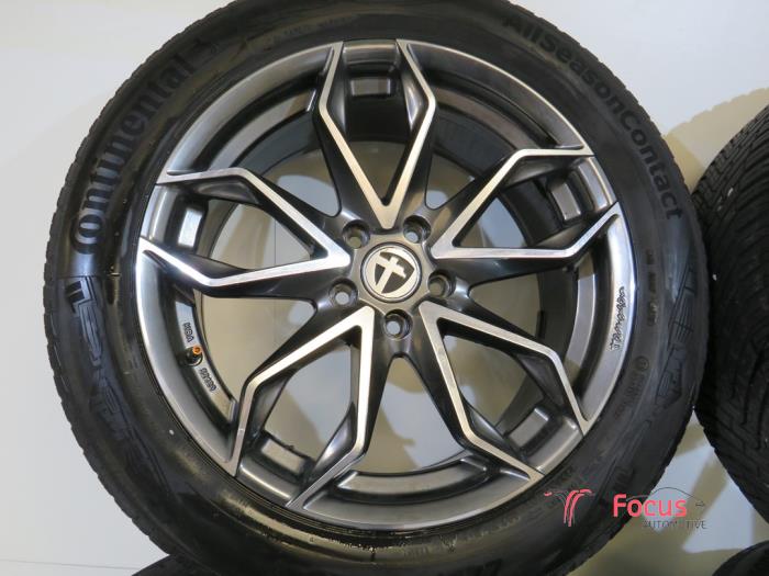 Sport rims set + tires from a Peugeot 5008 II (M4/MC/MJ/MR) 1.6 16V PureTech 180 2020