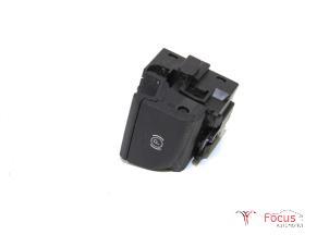 Usados Interruptor de freno de mano Audi A3 Sportback (8VA/8VF) 1.4 TFSI 16V Precio € 10,00 Norma de margen ofrecido por Focus Automotive