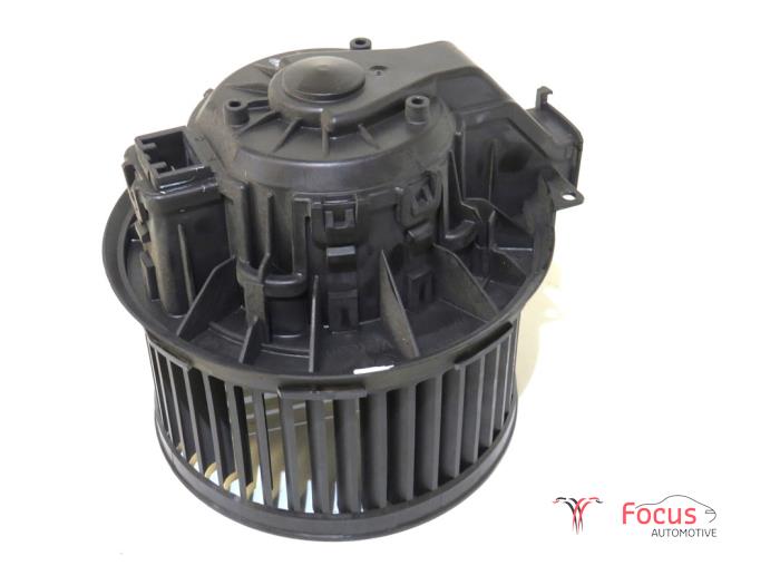 Heating and ventilation fan motor from a Ford Fiesta 6 (JA8) 1.0 SCI 12V 80 2016