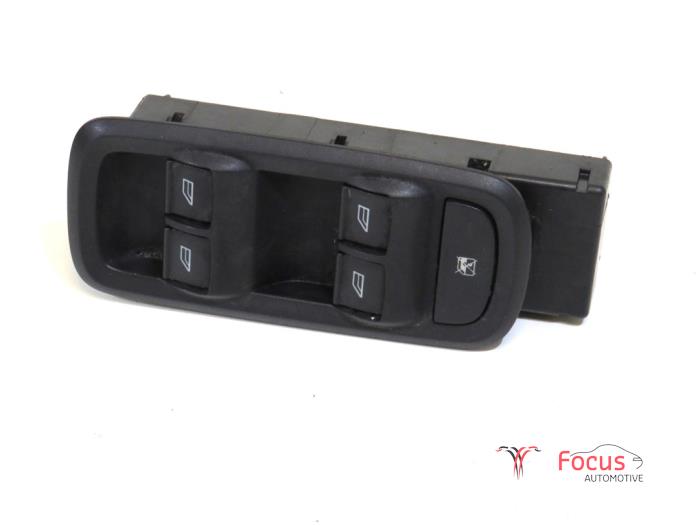 Usados Interruptor combinado de ventanillas Ford Fiesta 6 (JA8) 1.6 TDCi 16V 95 Precio € 40,00 Norma de margen ofrecido por Focus Automotive