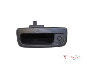 Used Tailgate handle Renault Kangoo Express (FW) 1.5 dCi 75 Price € 19,95 Margin scheme offered by Focus Automotive