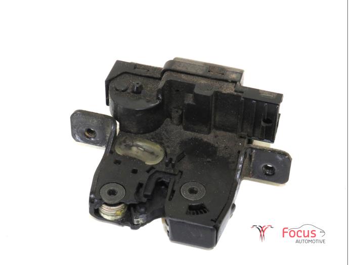 Tailgate lock mechanism from a Renault Kangoo Express (FW) 1.5 dCi 75 2016