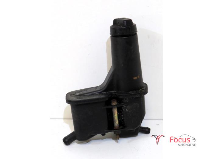 Begagnade Styrservotank Volkswagen Golf III Cabrio (1E) 1.8,Avantgarde Pris € 19,95 Marginaltabell erbjuds av Focus Automotive