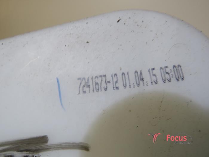 Front windscreen washer reservoir BMW 1 serie 118d 2.0 16V - 235576