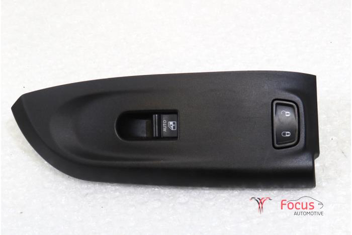 Usados Interruptor de ventanilla eléctrica Fiat 500X (334) 1.6 E-torq 16V Precio € 15,00 Norma de margen ofrecido por Focus Automotive