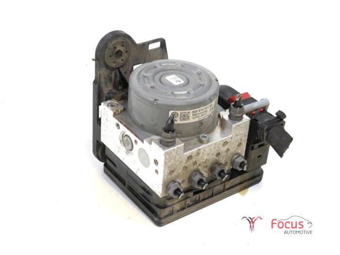 Begagnade ABS-pump Volkswagen Golf VII (AUA) 1.2 TSI 16V Pris € 125,00 Marginaltabell erbjuds av Focus Automotive