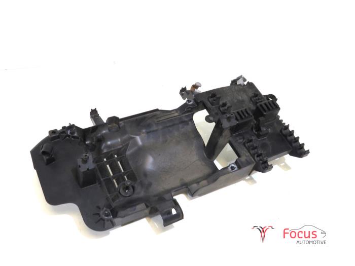 Begagnade Batterilåda BMW 1 serie (F21) 114i 1.6 16V Pris € 19,99 Marginaltabell erbjuds av Focus Automotive