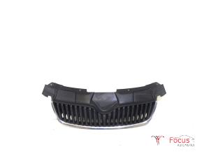 Usados Rejilla Skoda Fabia II Combi 1.2i 12V Precio € 25,00 Norma de margen ofrecido por Focus Automotive