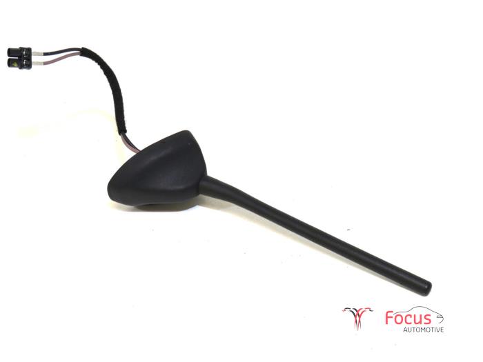 Używane Antena GPS Ford Fiesta 7 1.1 Ti-VCT 12V 85 Cena € 19,99 Procedura marży oferowane przez Focus Automotive