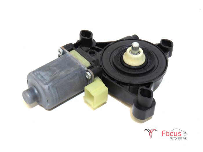 Usados Motor de ventanilla de puerta Volkswagen Golf VII (AUA) 1.0 TSI 12V Precio € 12,95 Norma de margen ofrecido por Focus Automotive