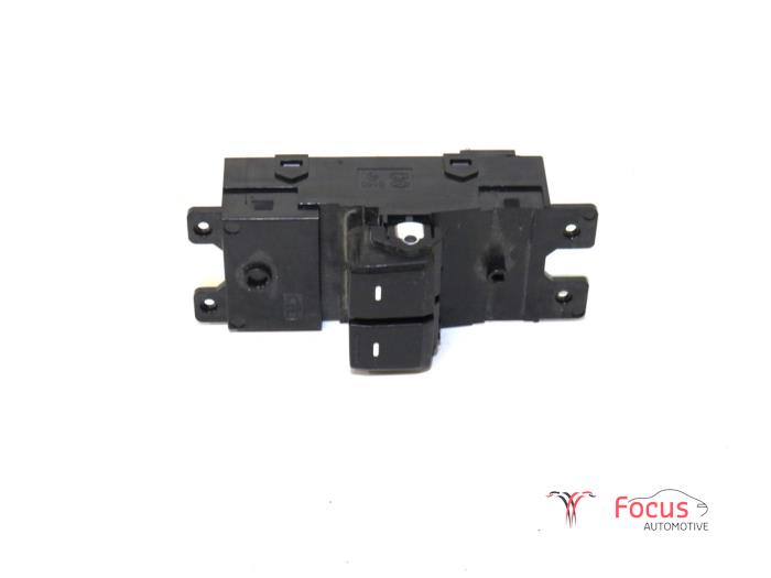 Usados Interruptor combinado de ventanillas Hyundai i20 (GBB) 1.2i 16V Precio € 34,95 Norma de margen ofrecido por Focus Automotive