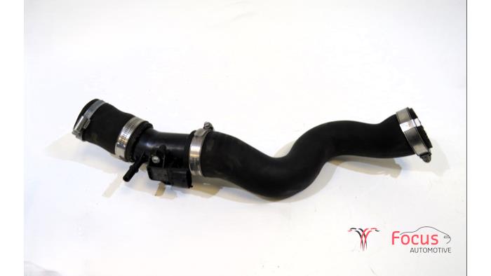 Gebrauchte Intercooler Schlauch Ford Focus 3 Wagon 1.0 Ti-VCT EcoBoost 12V 125 Preis € 25,00 Margenregelung angeboten von Focus Automotive