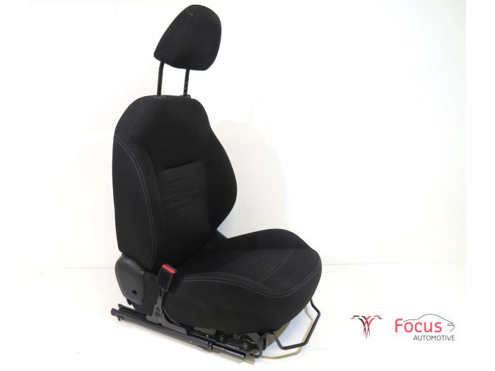 Używane Fotel lewy Peugeot 208 I (CA/CC/CK/CL) 1.0 Vti 12V PureTech Cena € 125,00 Procedura marży oferowane przez Focus Automotive