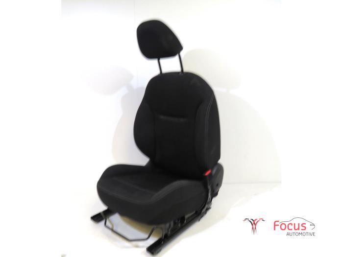 Używane Fotel prawy Peugeot 208 I (CA/CC/CK/CL) 1.0 Vti 12V PureTech Cena € 125,00 Procedura marży oferowane przez Focus Automotive