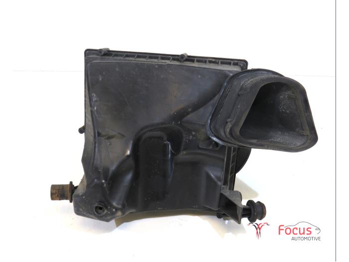 Begagnade Luftfilterhus Opel Astra J Sports Tourer (PD8/PE8/PF8) 1.7 CDTi 16V Pris € 25,00 Marginaltabell erbjuds av Focus Automotive