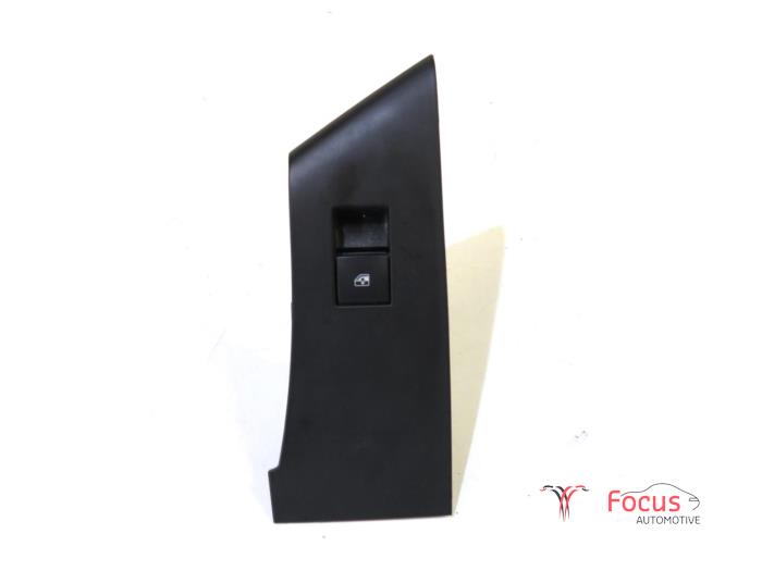 Usados Interruptor de ventanilla eléctrica Opel Astra J Sports Tourer (PD8/PE8/PF8) 1.7 CDTi 16V Precio € 5,00 Norma de margen ofrecido por Focus Automotive