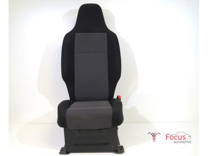 Używane Fotel prawy Citroen Berlingo 1.6 BlueHDI 75 Cena € 242,00 Z VAT oferowane przez Focus Automotive