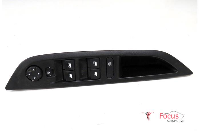 Usados Interruptor combinado de ventanillas Peugeot 208 II (UB/UH/UP) 1.2 Vti 12V PureTech 75 Precio € 55,00 Norma de margen ofrecido por Focus Automotive