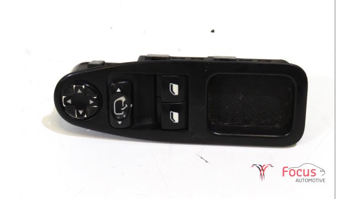 Usados Interruptor combinado de ventanillas Fiat Scudo (270) 2.0 D Multijet Precio € 49,95 Norma de margen ofrecido por Focus Automotive