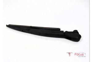 Gebrauchte Scheibenwischerarm hinten Fiat 500X (334) 1.6 E-torq 16V Preis € 19,95 Margenregelung angeboten von Focus Automotive