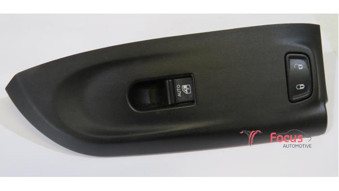 Usados Interruptor de ventanilla eléctrica Fiat 500X (334) 1.6 E-torq 16V Precio € 15,00 Norma de margen ofrecido por Focus Automotive